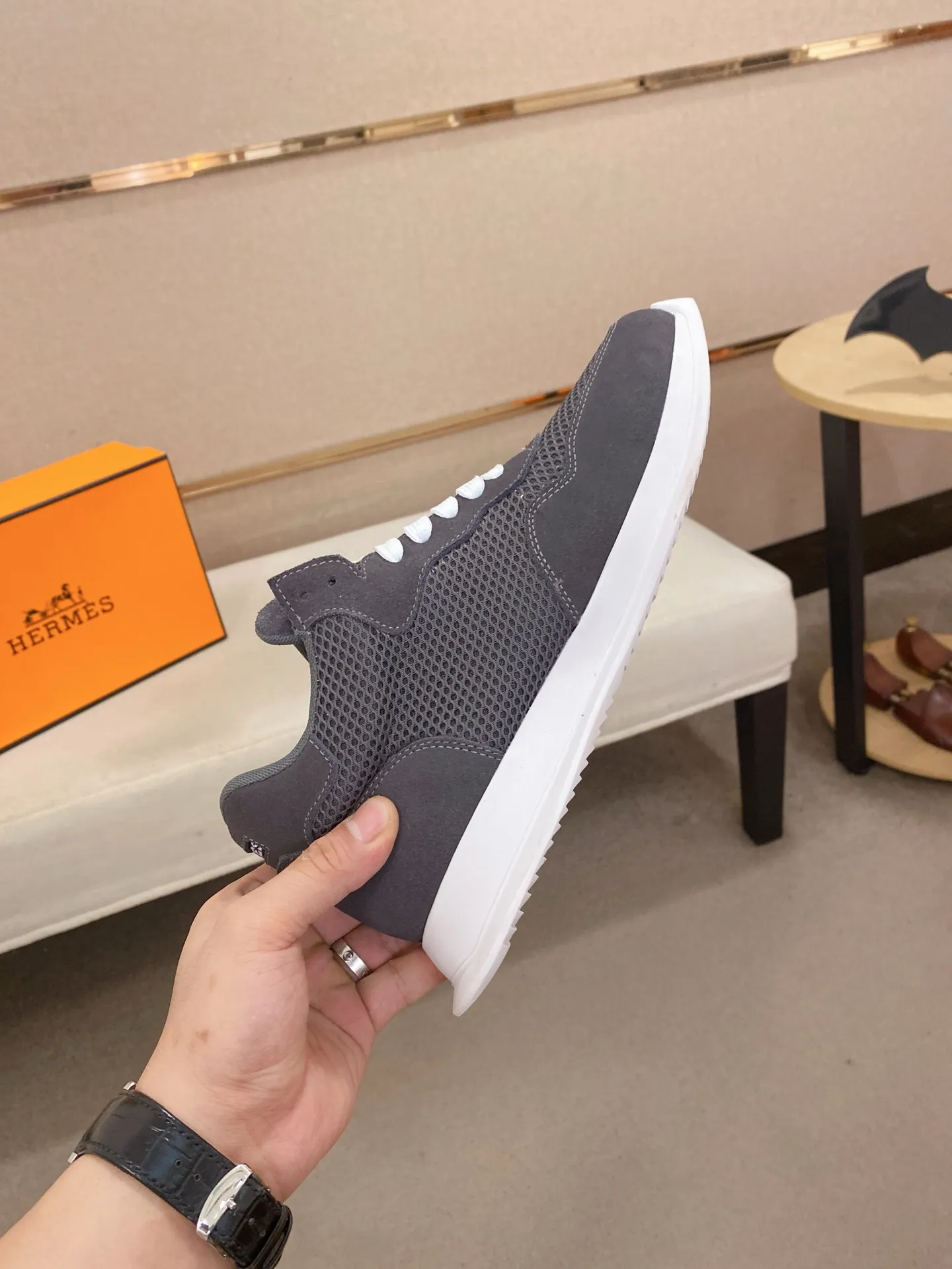 Men's clothing and shoes💰: 420💰《HERMES》【Classic Original Version】Hermès; Top 🔝 Purchasing Agency 🔍🔍Latest 🇺🇸Sold simultaneously at counters, original imported from Italy ▲▲ suede cowhide Equipped with breathable mesh ▲▲Exquisite workmanship (breathable mesh imported from Italy) sole: original sole provided by the original factory, ⚠️exclusive double-layer activity·TPR·rubber·combined molded outsole; Code number: 38-44